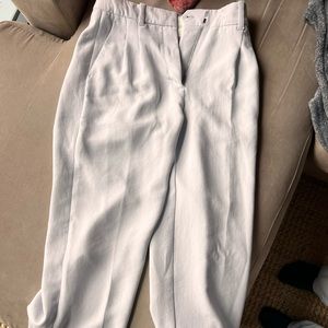 Aritzia effortless cropped pants. Frozen grey. Worn only once!!!